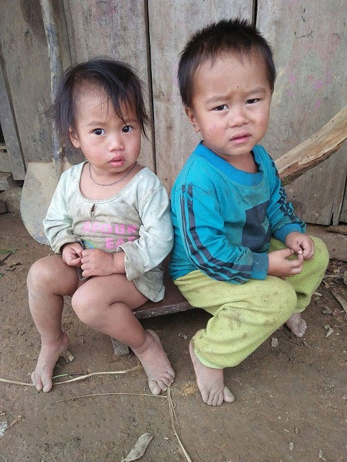 Rét đậm ở miền Bắc: Trẻ em vùng cao chân trần co ro trong giá buốt